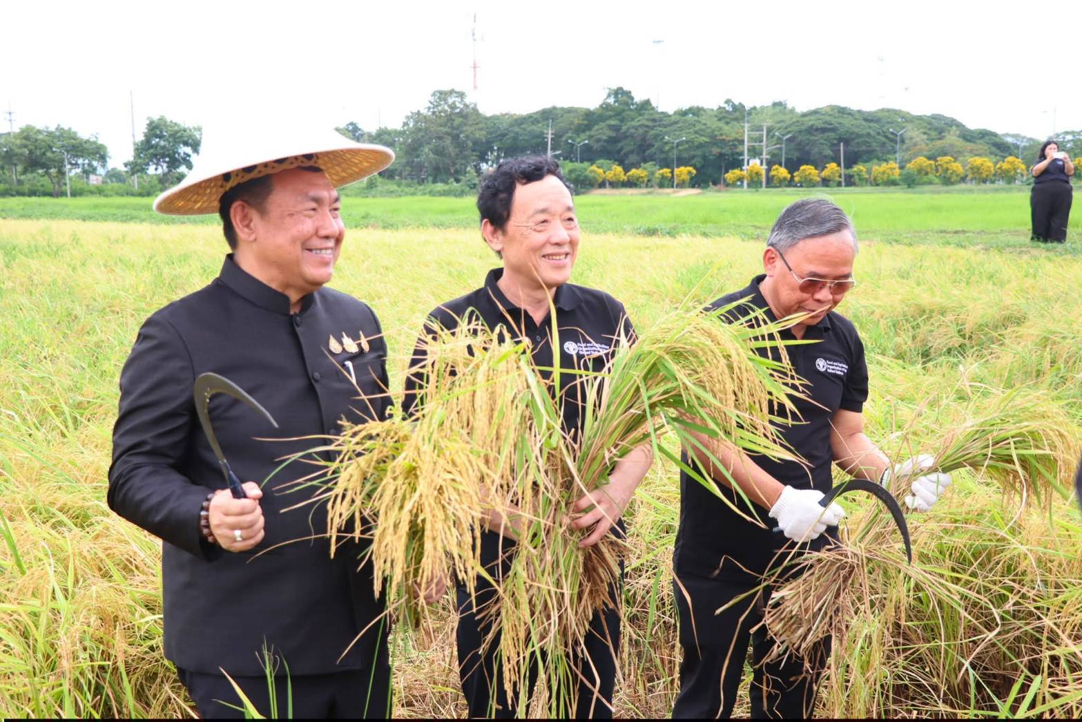 title - เลขาธิการสำนักงานการปฏิรูปที่ดินเพื่อเกษตรกรรม ให้การต้อนรับ ดร. ฉู ตงหยู (Qu Dongyu) นักการทูตและนักวิชาการชาวจีน ดำรงตำแหน่ง ผู้อำนวยการใหญ่องค์การอาหารและเกษตรแห่งสหประชาชาติ (FAO) พร้อมด้วยคณะผู้แทน FAO ในโอกาสเดินทางมาเยือนประเทศไทย ณ ศูนย์ส่งเสริมและพัฒนาอาชีพเสริมนอกภาคการเกษตร